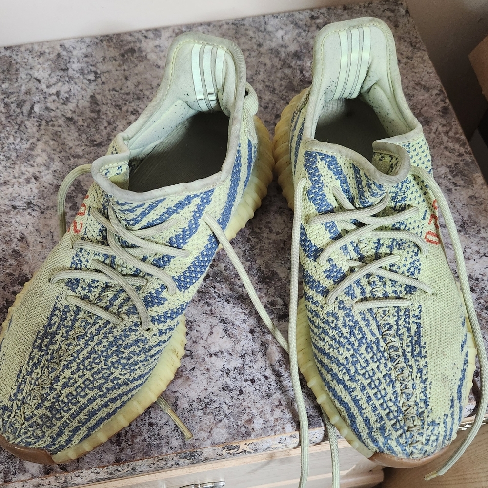 Authentic Adidas Yeezy Boost 350 V2 Semi Frozen Yellow sneakers in size 8.5.
